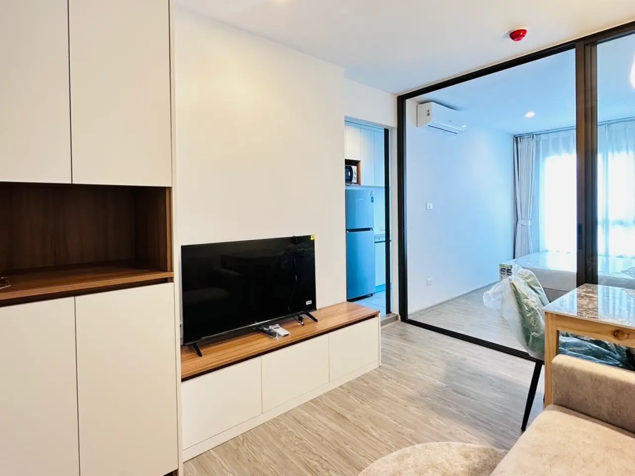 ปล่อยเช่า Regent Home วุฒากาศ ตึกB ชั้น22 ขนาด26 ตร.ม. พร้อมเข้าอยู่ - ห้องรับแขก