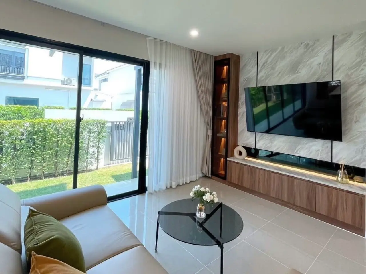 ปล่อยเช่า พิมนารา ศรีนครินทร์-บางนา ขนาด57.60 ตร.ว. ที่จอดรถ2 คัน - ห้องรับแขก