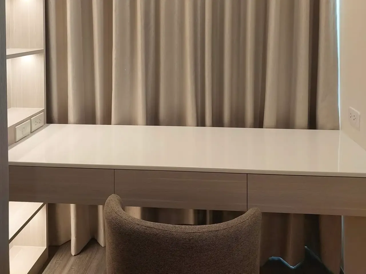 เช่าคอนโด โต๊ะเครื่องแป้ง @บางกะปิ กรุงเทพ