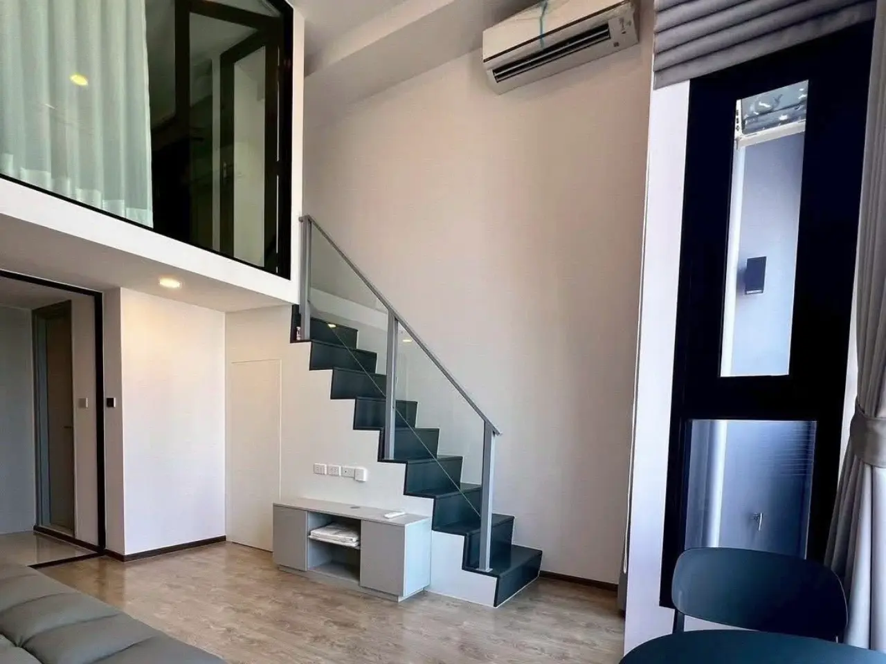 ปล่อยเช่า Soho bangkok รัชดาห้วยขวาง ชั้น20 ขนาด36 ตร.ม. คอนโด2ชั้น - ทางขึ้นชั้น2