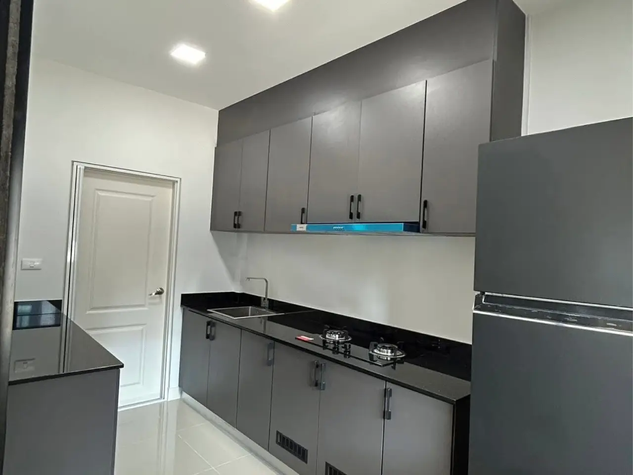 ปล่อยเช่า แกรนด์พลีโน่ สุขุมวิทบางนา ขนาด45.3 ตร.ว. ที่จอดรถ2 คัน - ห้องครัว