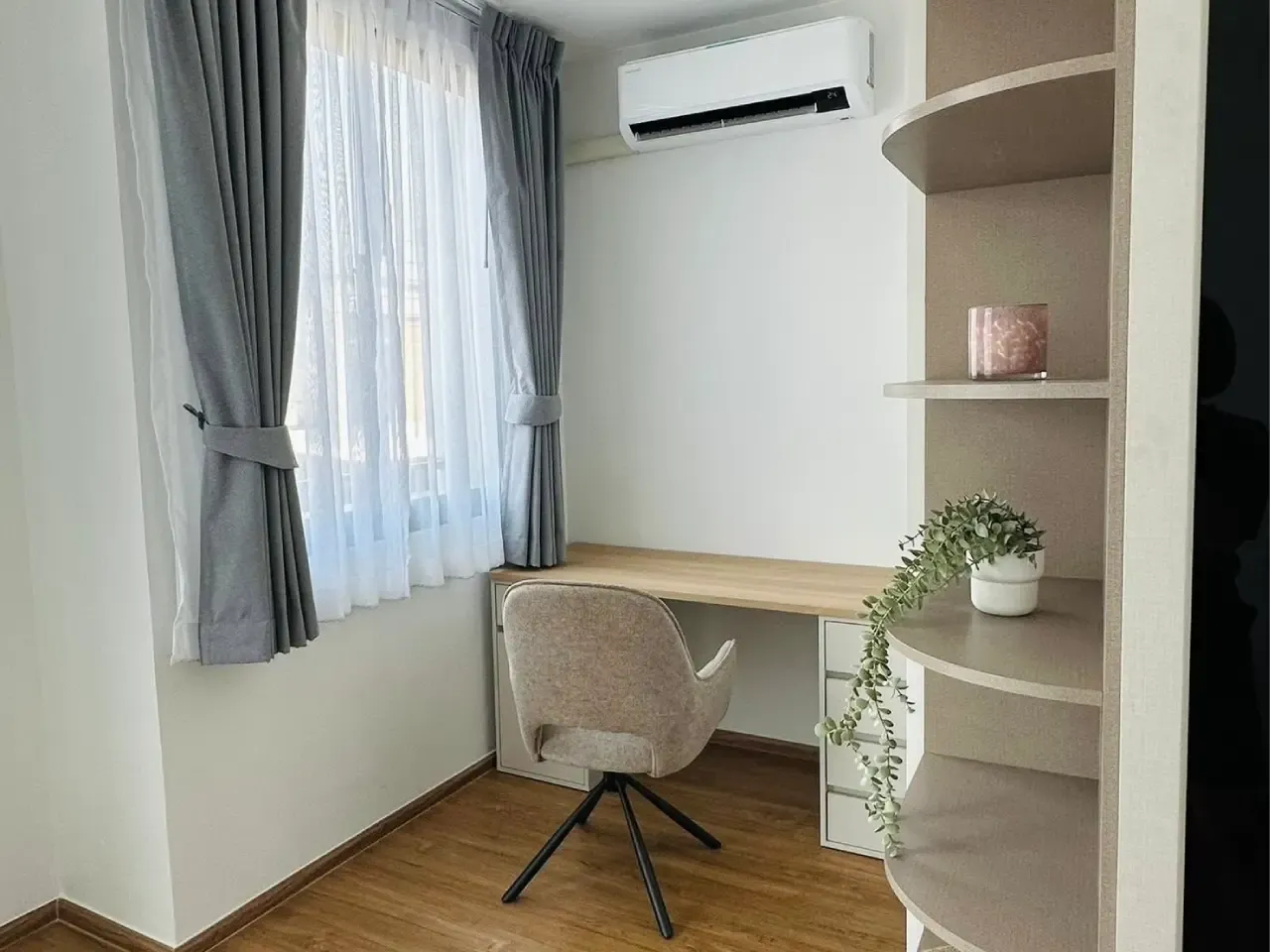 เช่าบ้าน โต๊ะทำงาน @บางพลี สมุทรปราการ