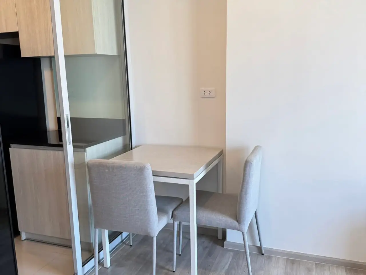 ปล่อยเช่า Niche Mono Ramkhamhaeng ตึกA ชั้น15 ขนาด32.06 ตร.ม. วิวดี - โต๊ะกินข้าว