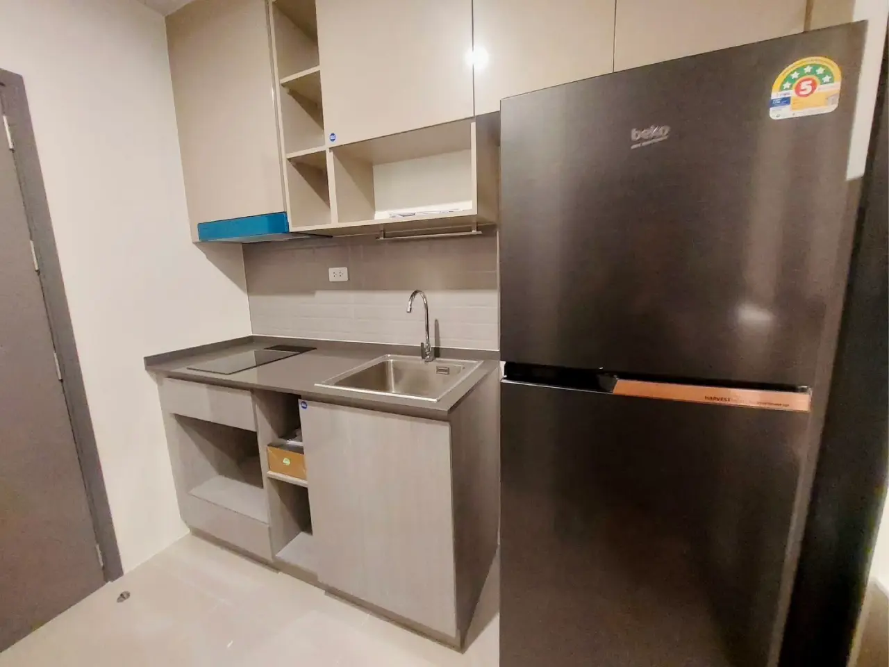 ปล่อยเช่า Ideo Ramkhamhaeng -Lam Sali Station ชั้น8 ขนาด24 ตร.ม. - เคาน์เตอร์ครัว