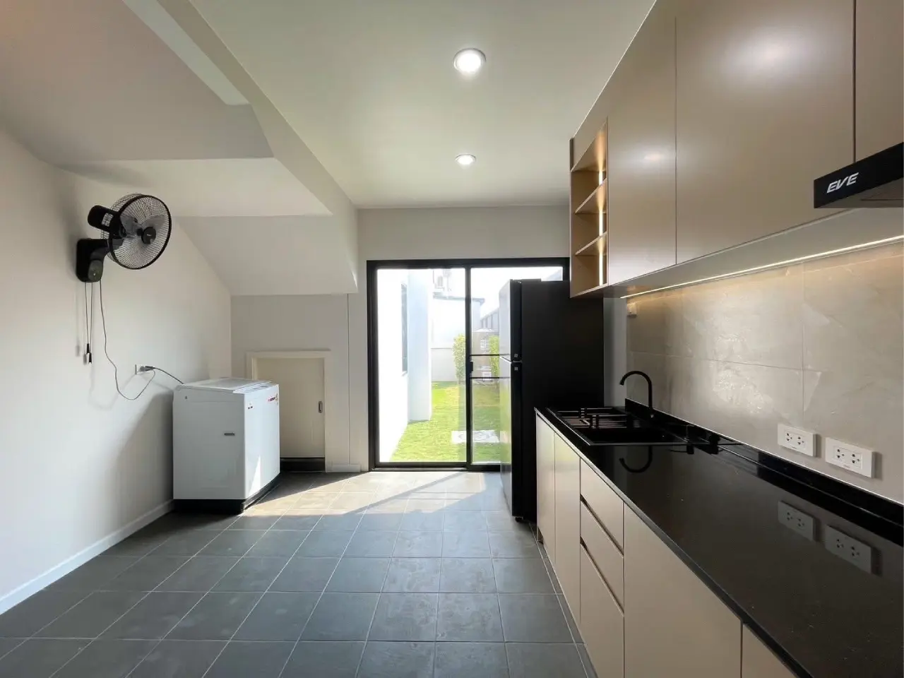 ปล่อยเช่า พิมนารา ศรีนครินทร์-บางนา ขนาด57.60 ตร.ว. ที่จอดรถ2 คัน - ครัวนอก