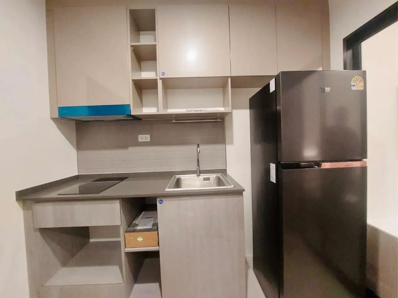 ปล่อยเช่า Ideo Ramkhamhaeng -Lam Sali Station ชั้น8 ขนาด24 ตร.ม. - เคาน์เตอร์ครัว