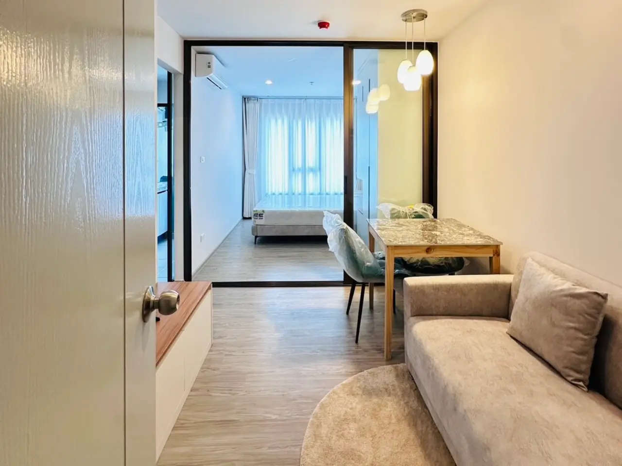 ปล่อยเช่า Regent Home วุฒากาศ ตึกB ชั้น22 ขนาด26 ตร.ม. พร้อมเข้าอยู่ - ห้องรับแขก