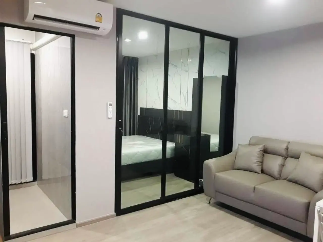 ปล่อยเช่า Reach พหลโยธิน52 ตึกE ชั้น7 ขนาด31 ตร.ม.ห้องใหญ่น่าอยู่ - ห้องรับแขก