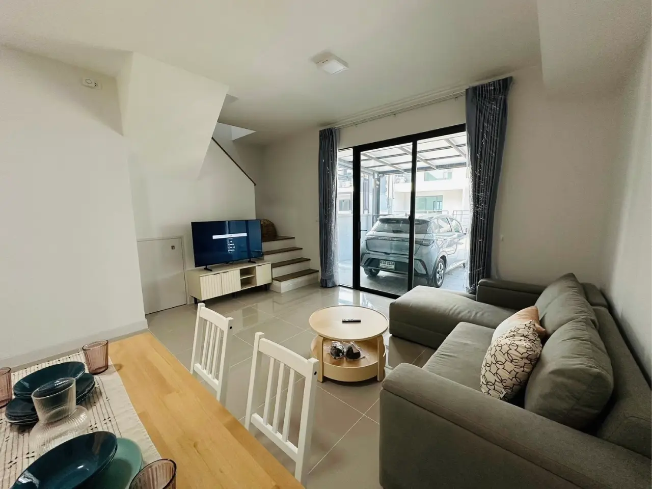 ปล่อยเช่า Pleno สุขุมวิท-บางนา2 ขนาด18 ตร.ว. ที่จอดรถ2 คัน พร้อมตกแต่ง - ห้องรับแขก