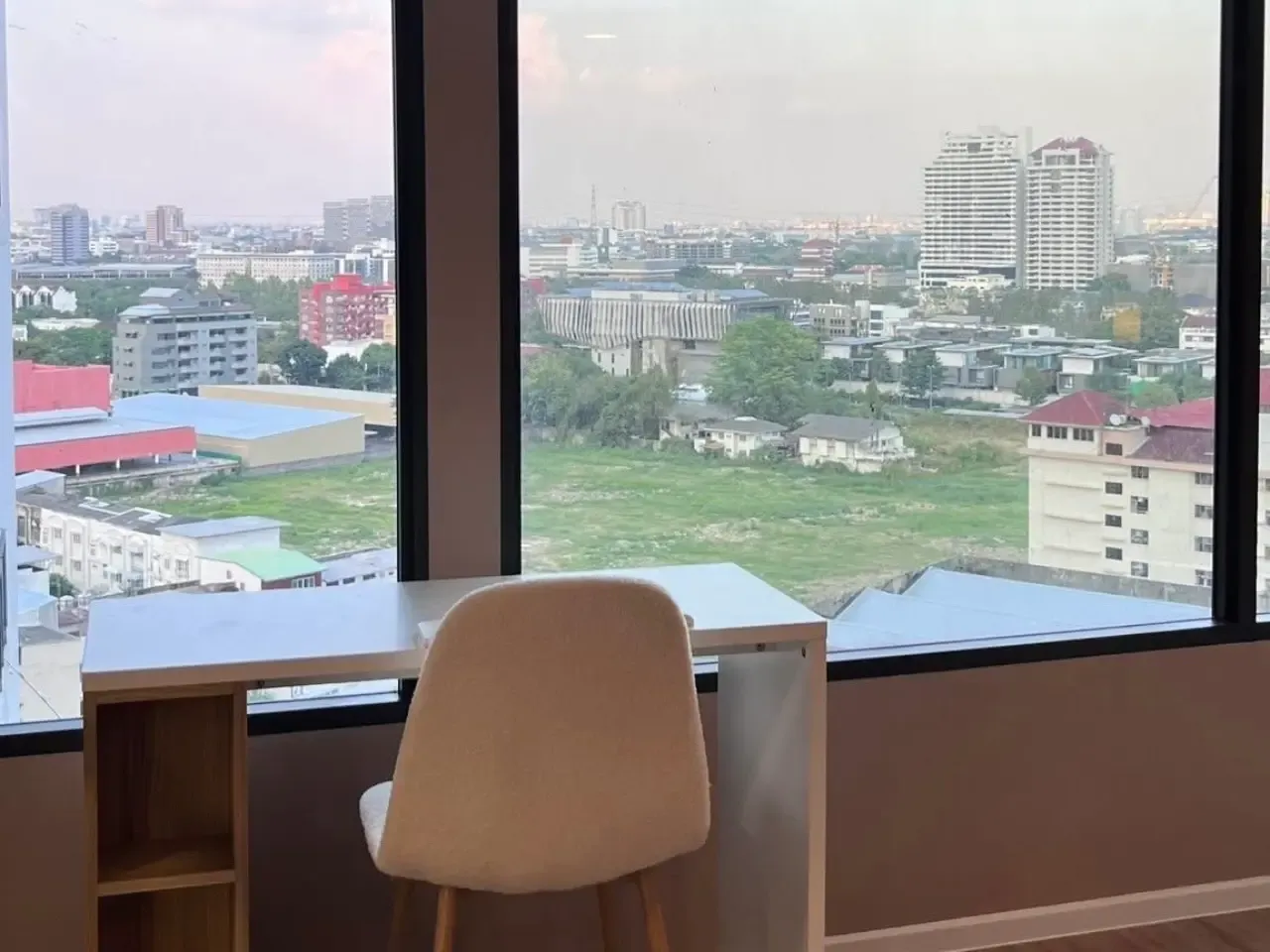 เช่าคอนโด โต๊ะทำงาน @ห้วยขวาง กรุงเทพ