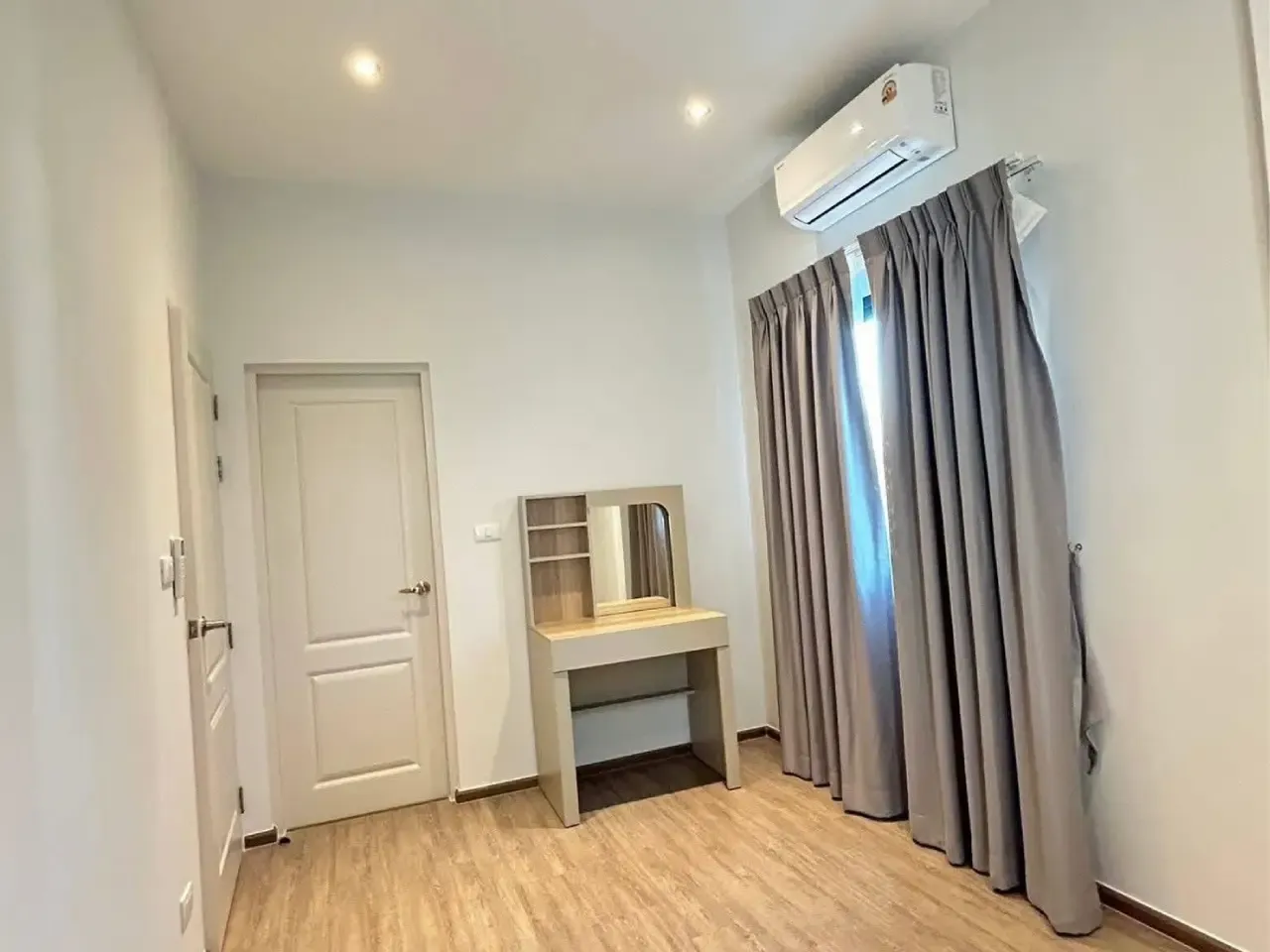 เช่าบ้าน โต๊ะเครื่องแป้ง @บางพลี สมุทรปราการ