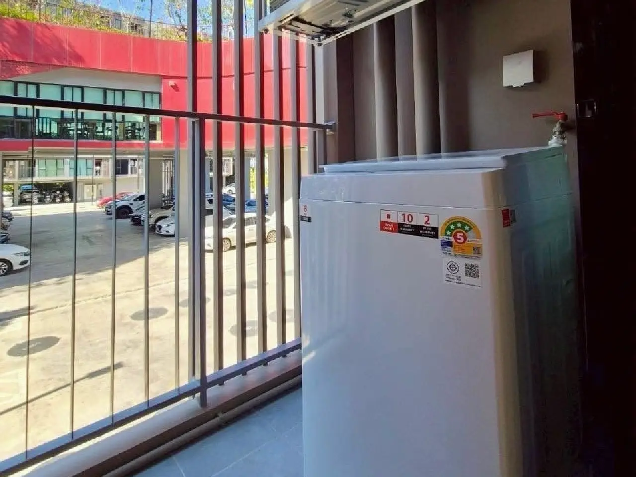 ปล่อยเช่า แอทโมซ โฟลว์ มีนบุรี ชั้น2 ขนาด28.86 ตร.ม. ตกแต่งพร้อมอยู่ - หลังระเบียง