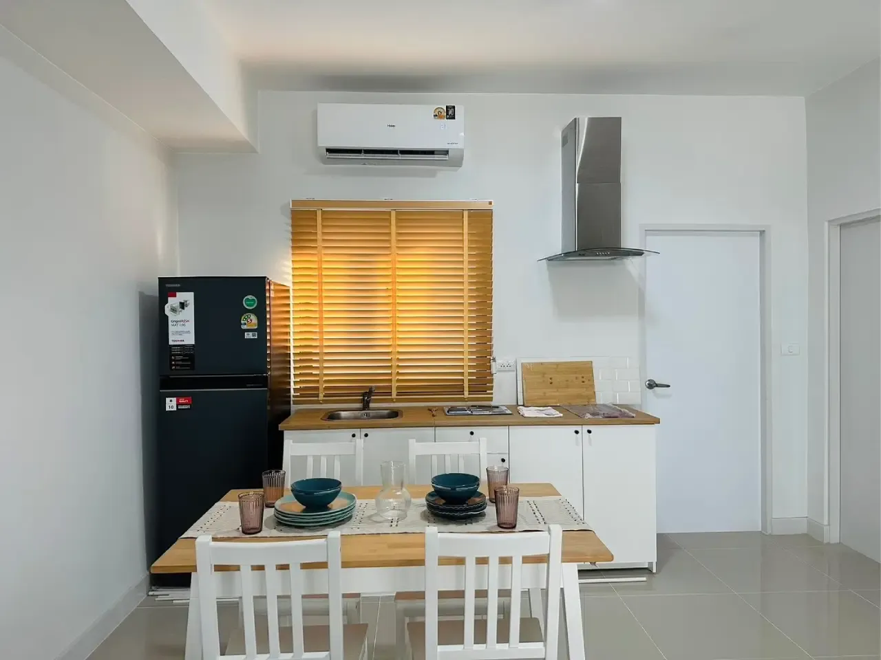 เช่าบ้าน โต๊ะกินข้าว @บางพลี สมุทรปราการ