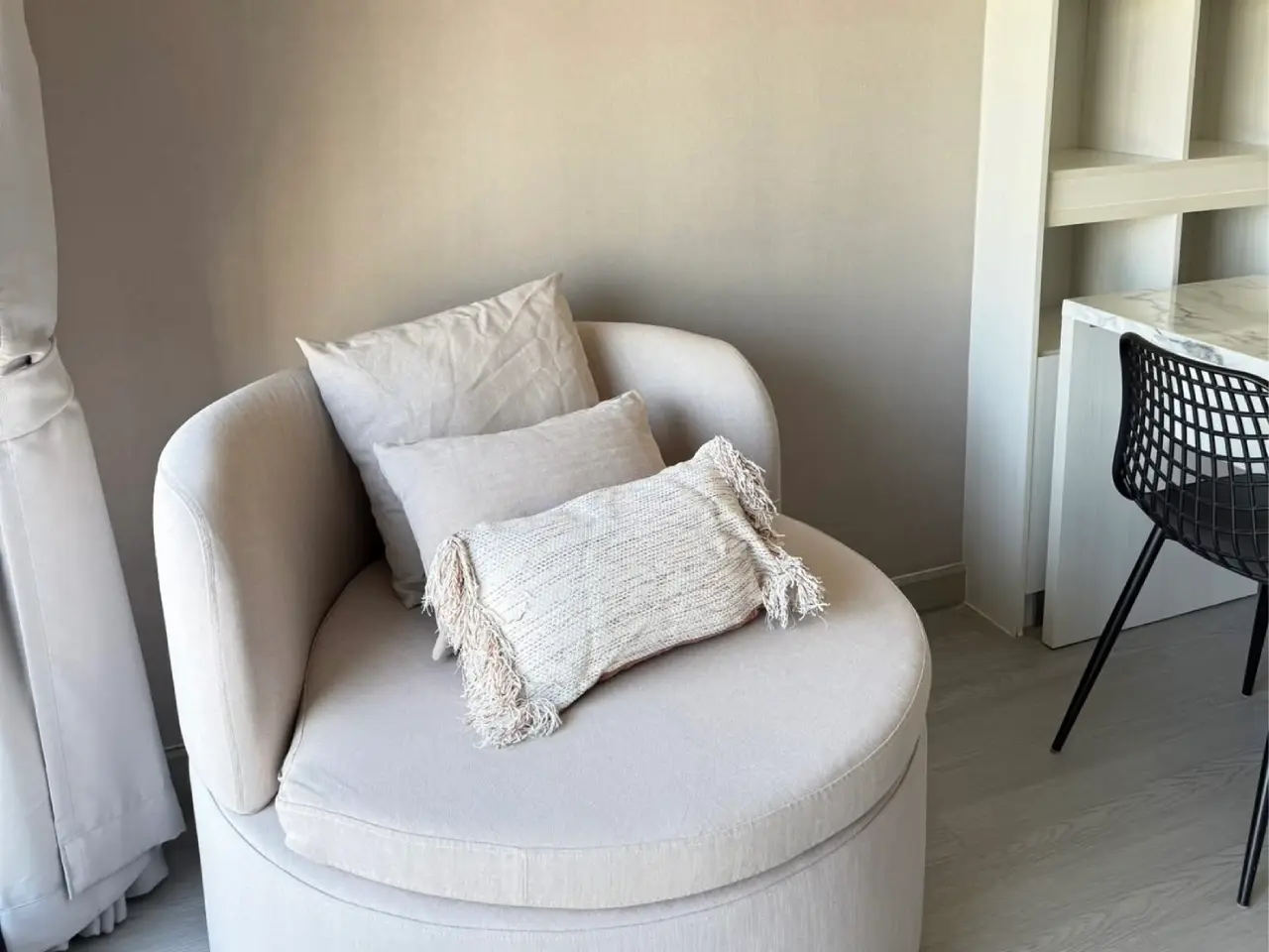 ปล่อยเช่า Knights Bridge Prime Sathorn ชั้น23 ขนาด24.67 ตร.ม. ห้องสวย - ที่นั่งเล่น