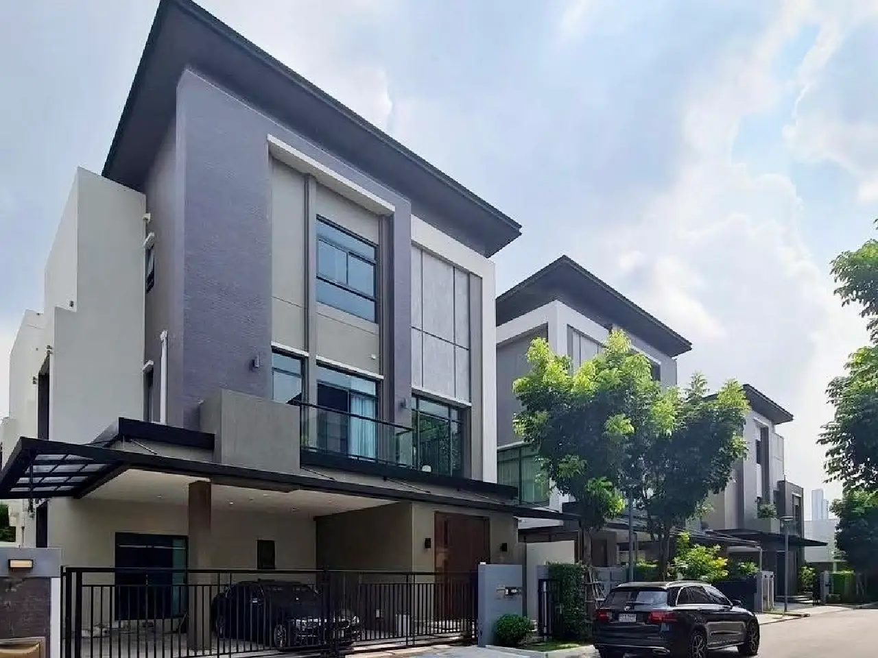 The gentry สุขุมวิท 101 ขนาด56 ตร.ว. ที่จอดรถ3 คัน - บริเวณหน้าบ้าน