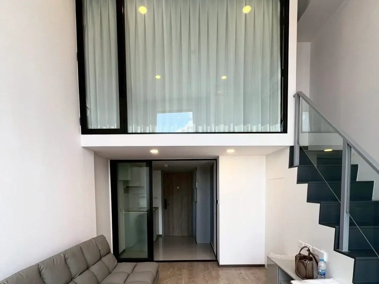 Soho bangkok รัชดาห้วยขวาง ชั้น20 ขนาด36 ตร.ม. คอนโด2ชั้น - มุมชั้นล่างและห้องนอนชั้นบน