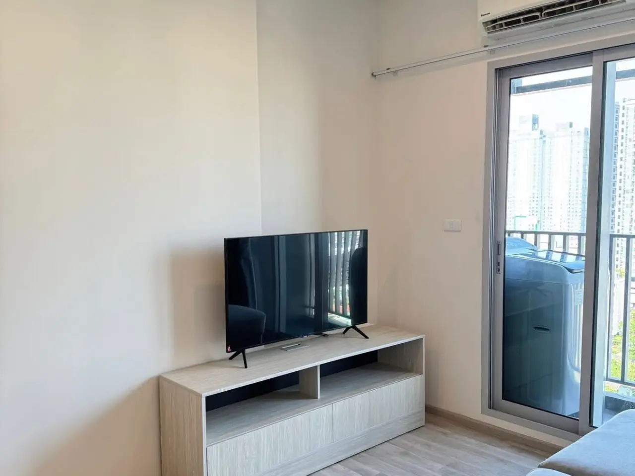 ปล่อยเช่า Niche Mono Ramkhamhaeng ตึกA ชั้น15 ขนาด32.06 ตร.ม. วิวดี - ชั้นวางทีวี