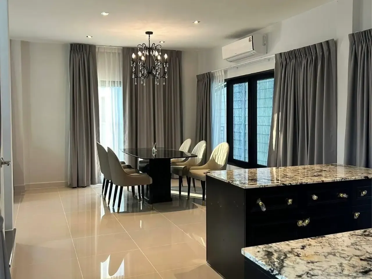 เช่าบ้าน โต๊ะกินข้าว @บางพลี สมุทรปราการ